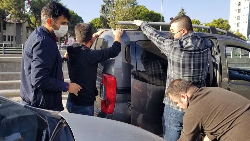 Kütahya'da 67 yaşındaki kadını 800 bin lira dolandıran çete yakalandı