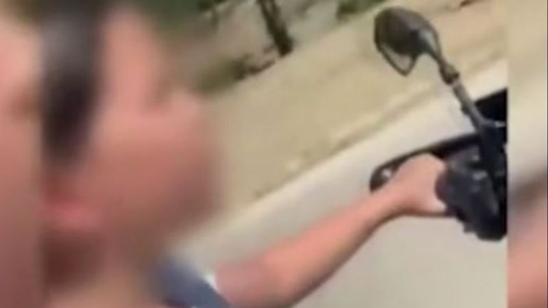 İstanbul'da küçük yaştaki kızına motosiklet kullandıran baba