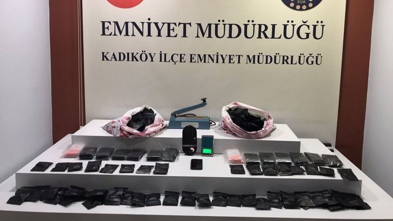 Kadıköy ve Kağıthane'de uyuşturucu ticareti yapanlar gözaltına alındı