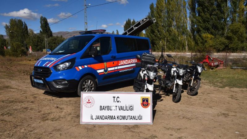 Bayburt’ta motosiklet çalan 4 hırsıza tutuklama