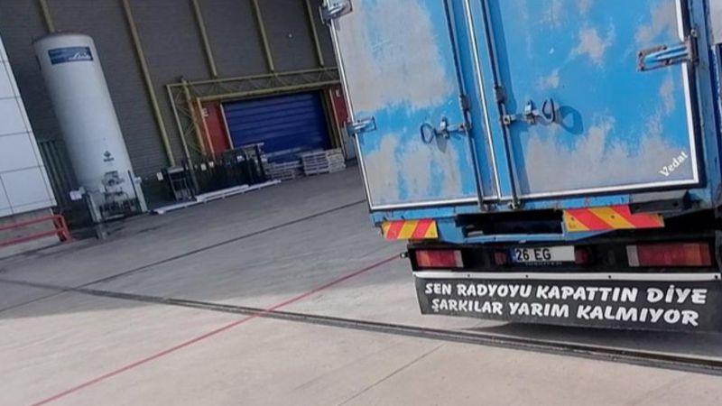 Bir zamanlar kamyon arkası yazılar vardı