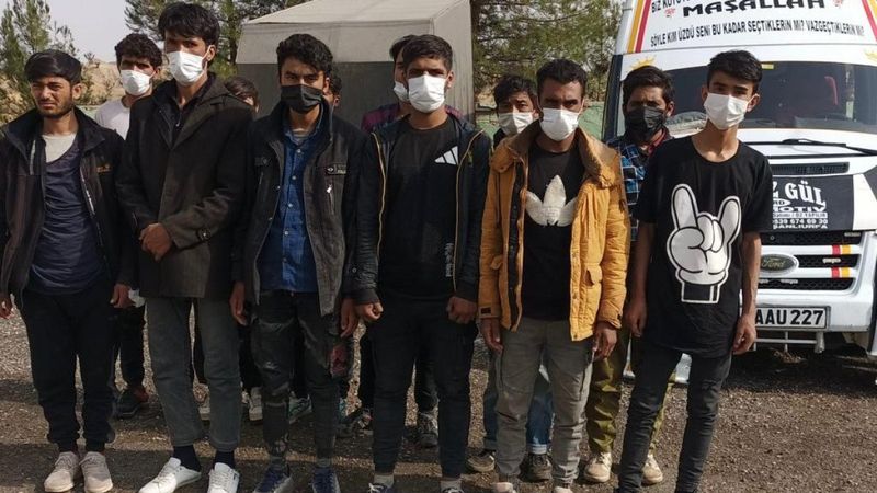 Batman'da kaçak yollarla Türkiye'ye gelen 12 Afgan yakalandı