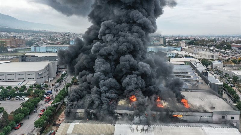 Bursa'da elyaf fabrikasında yangın