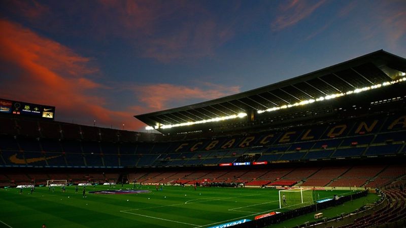 Camp Nou güvercinlerin yuvası oldu