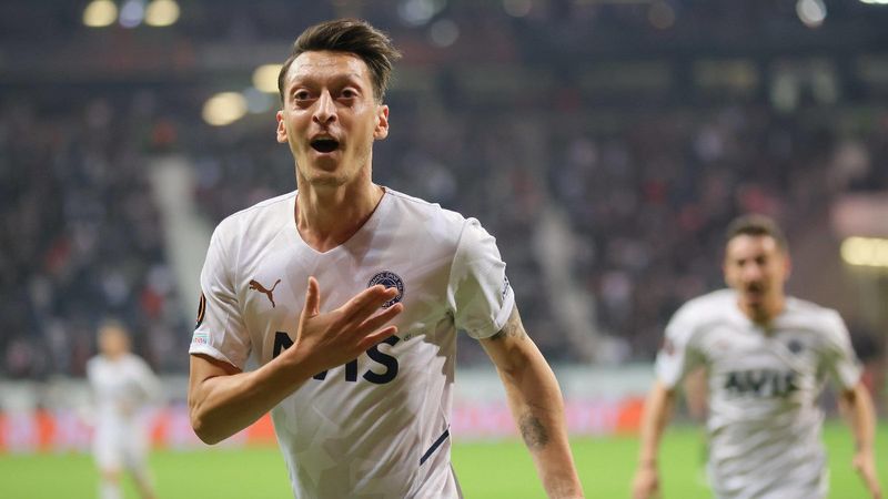 Mesut Özil: Fenerbahçeli olmak çok özel bir duygu