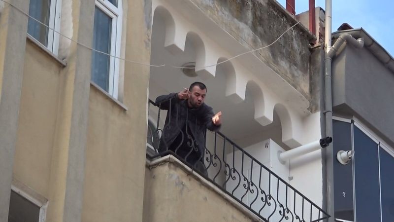 Samsun'da kedisi ölünce klinik çalışanını darbetti