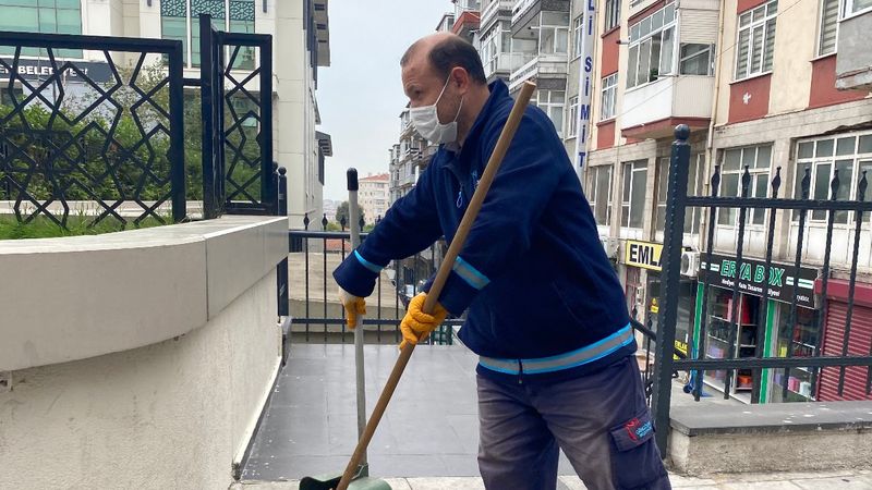 Temizlik işçisinden örnek davranış: Para dolu cüzdanı sahibine teslim etti
