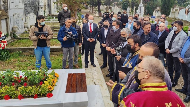 Eski AK Parti Milletvekili Markar Esayan kabri başında anıldı