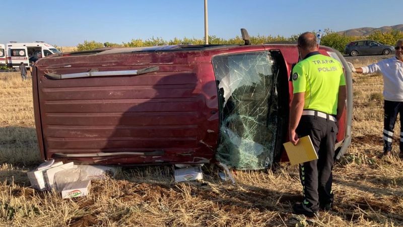 Malatya'da tarlaya uçan araçtan burnu bile kanamadan çıktı