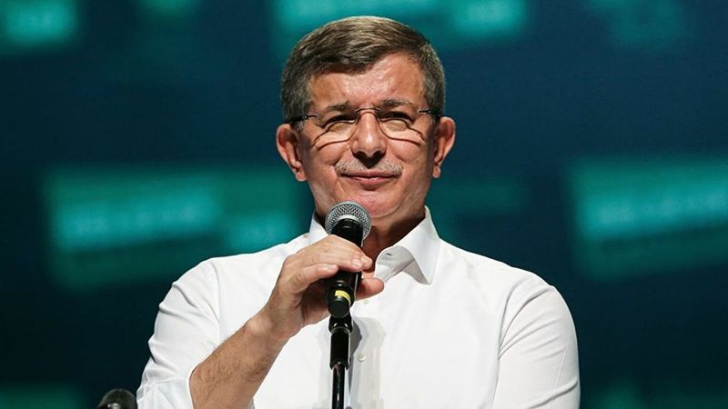 Ahmet Davutoğlu'nun bindiği asansör yere çakıldı