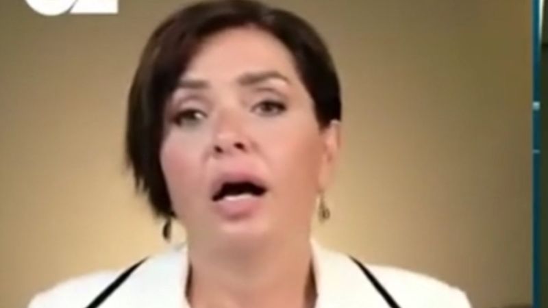 Özlem Gürses, kendisine yazılan küfürlü mesajı okudu