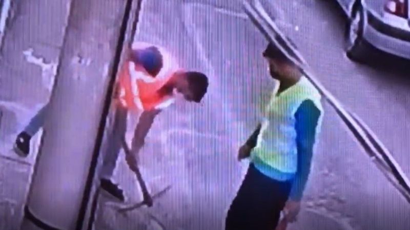 İzmir’de işçi yeleği giyen hırsızlar, fiber kabloları çaldı