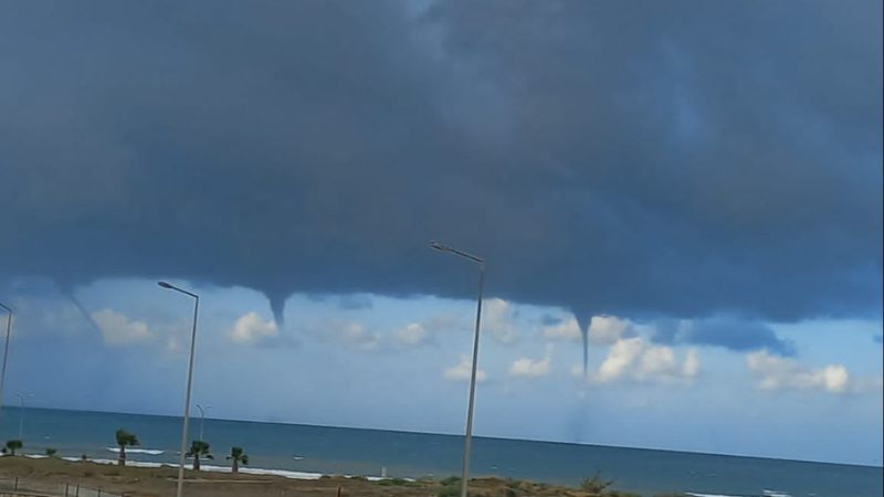 Hatay açıklarında oluşan 3 hortum, kameraya yansıdı