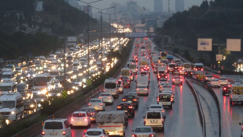 İstanbul'da haftanın ilk iş gününde trafik yoğunluğu