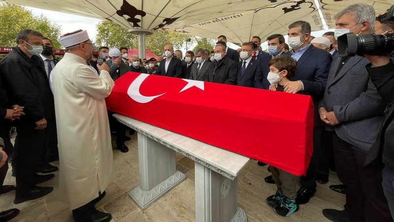 Özdemir Bayraktar son yolculuğuna uğurlandı