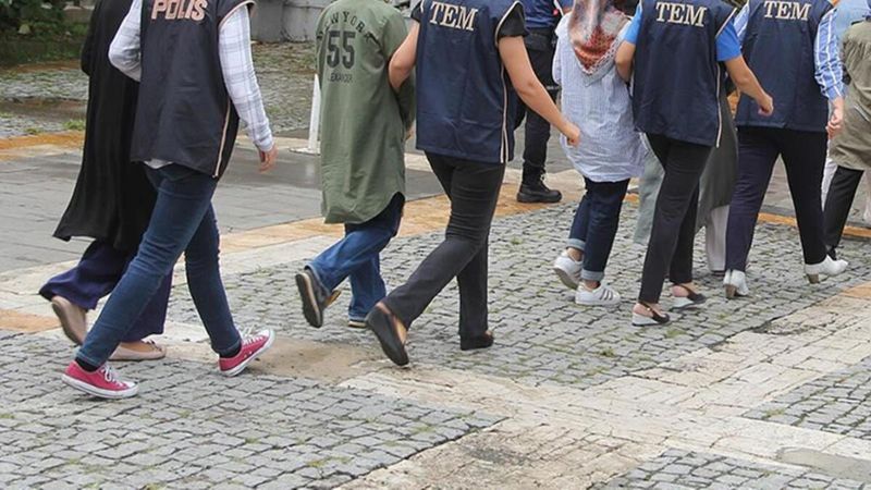 İzmir merkezli FETÖ’nün emniyet ‘mahrem kadın’ yapılanmasına operasyon