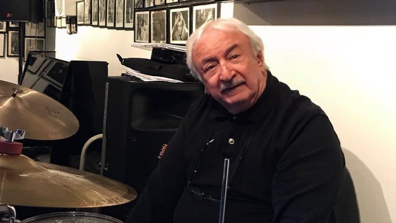 Sanatçı Durul Gence vefat etti