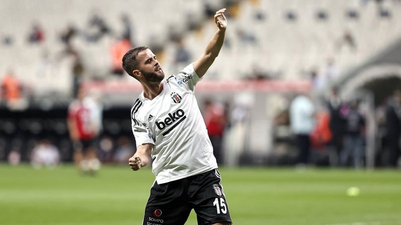 Pjanic, takım arkadaşlarını motive ediyor