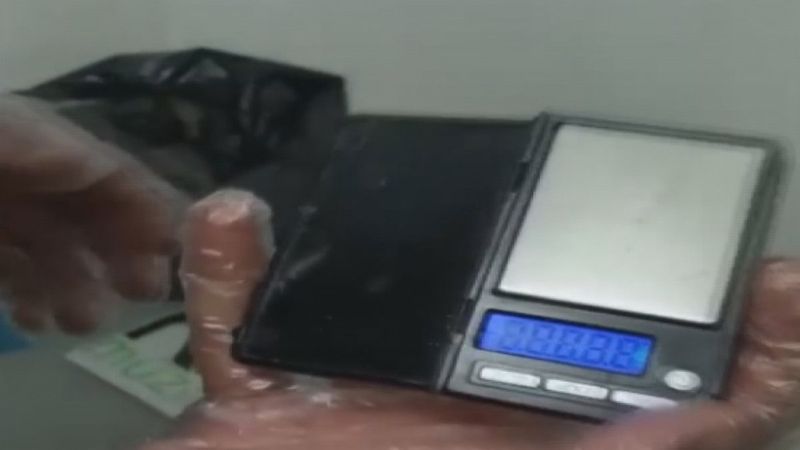 İstanbul'da uyuşturucu satıcılarına baskın düzenlendi: 8 tutuklu