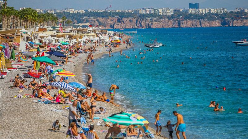 Antalya'da ekimde deniz keyfi