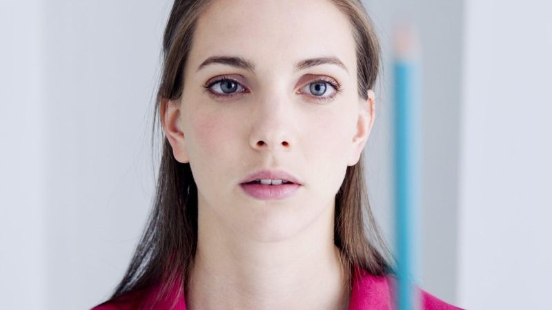 Tedavi edilmeyen şaşılık psikolojik sorunlara neden olabilir