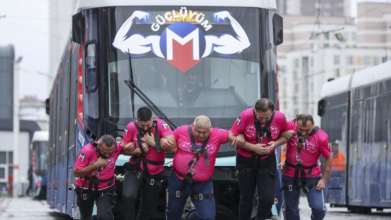 Metro İstanbul'da 'Strongman Challenge': 47 tonluk tren çektiler