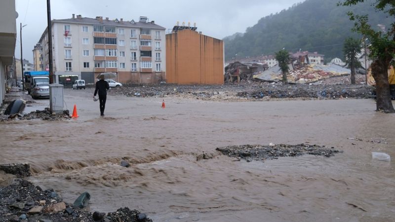 Kastamonu Bozkurt'ta sokaklar yeniden sular altında