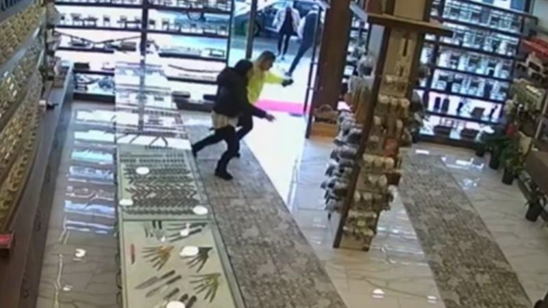 Trabzon’da faili meçhul şahıs bıçak dükkanına girerek ateş açtı