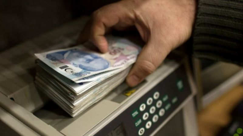 Kredi çekeceklere müjde! Faizler düştü mü? Kamu bankalarından karar...