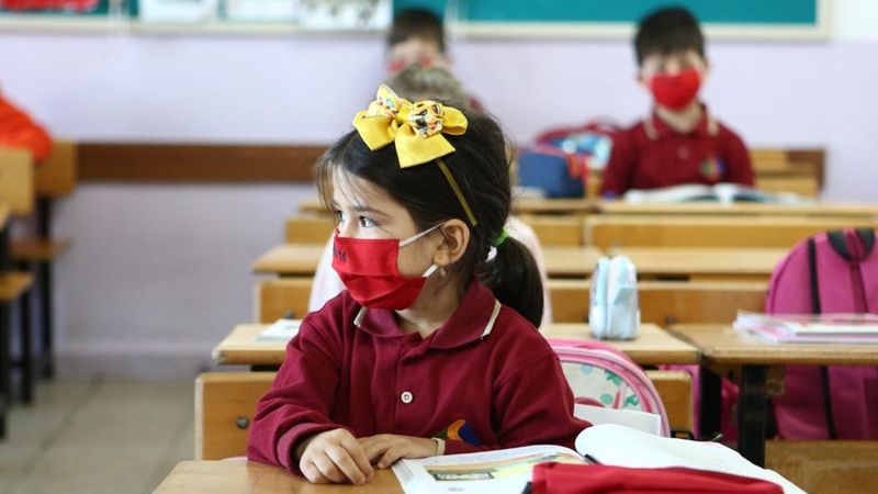 Eğitime ara verilen sınıf ve aşılanan öğretmen sayısı açıklandı