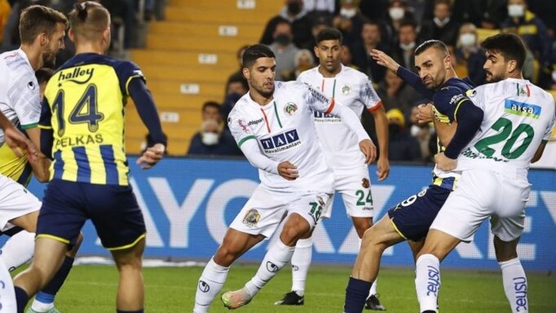 Fenerbahçe'de savunma alarm veriyor