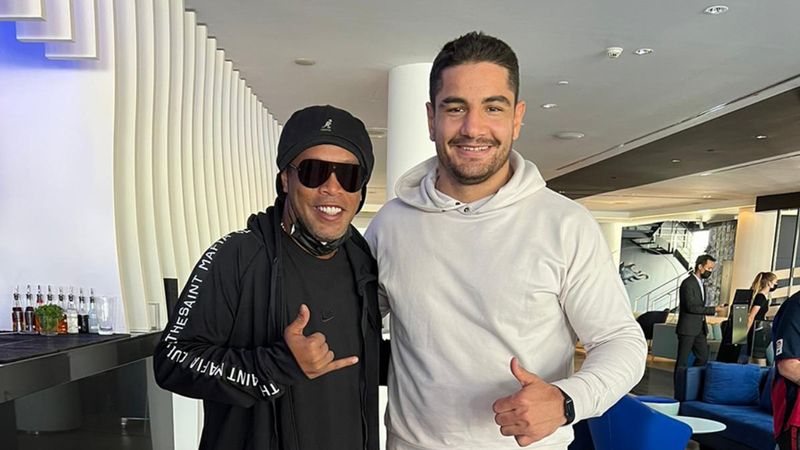 Taha Akgül, Ronaldinho ile görüştü