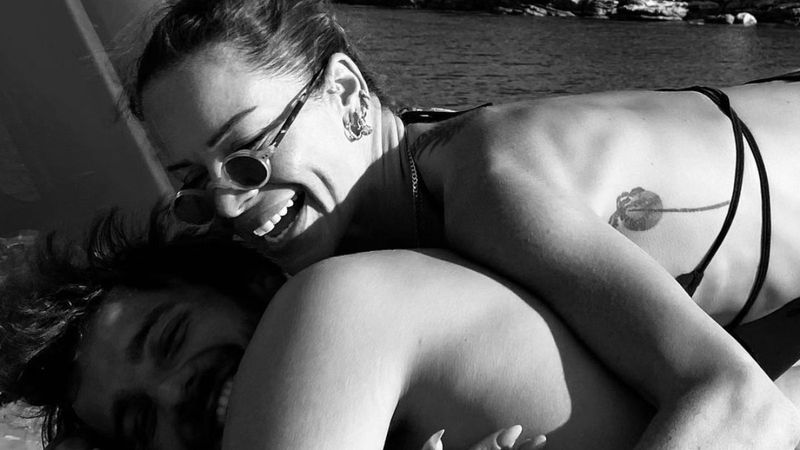 Eliz Sakuçoğlu ile DJ sevgilisi Semih Ergün'den aşk pozları