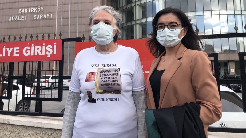 Avcılar’da öldürülen Seda Kurt’un annesi, sanığın fotoğrafını tişörte bastırdı