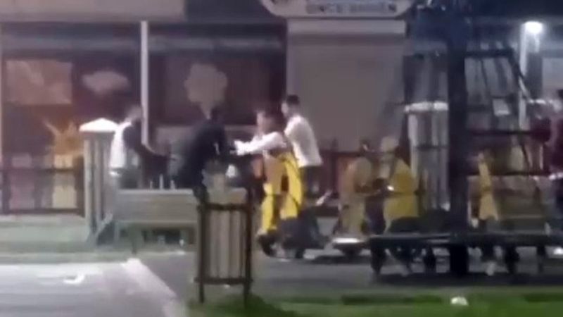 Küçükçekmece’de 5 saldırgan, tartıştıkları kişiyi dövdü