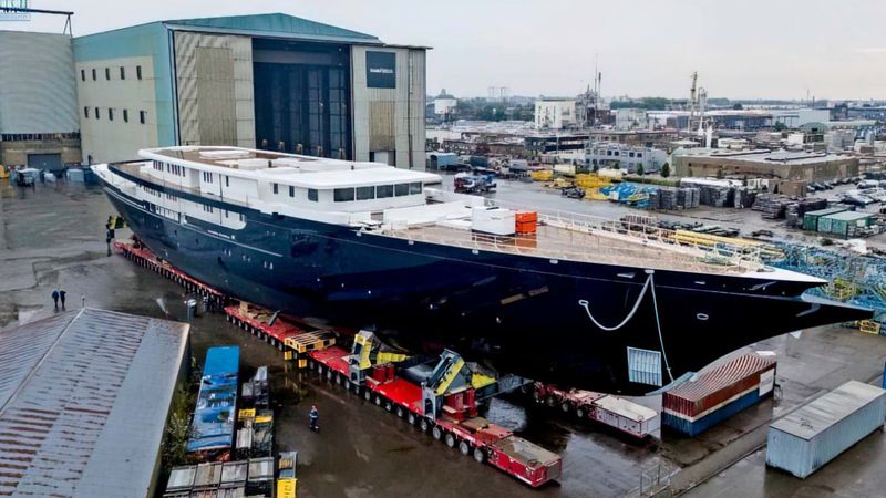 Jeff Bezos, sevgilisi Lauren Sanchez için lüks yat inşa ettiriyor