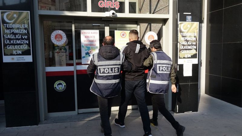 Çorum’da, kendisini savcı olarak tanıtıp 351 bin lira dolandırdı