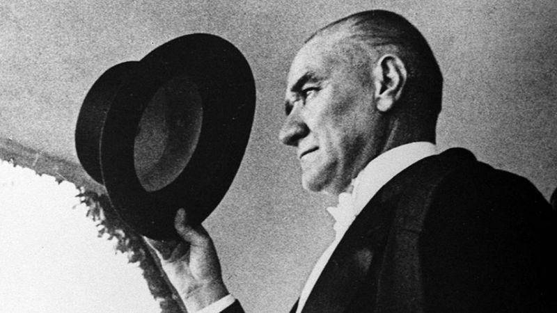 Ünlü isimlerin '29 Ekim Cumhuriyet Bayramı' paylaşımları