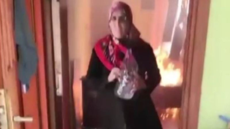 Antalya’da müstakil evdeki yangın paniği böyle görüntülendi