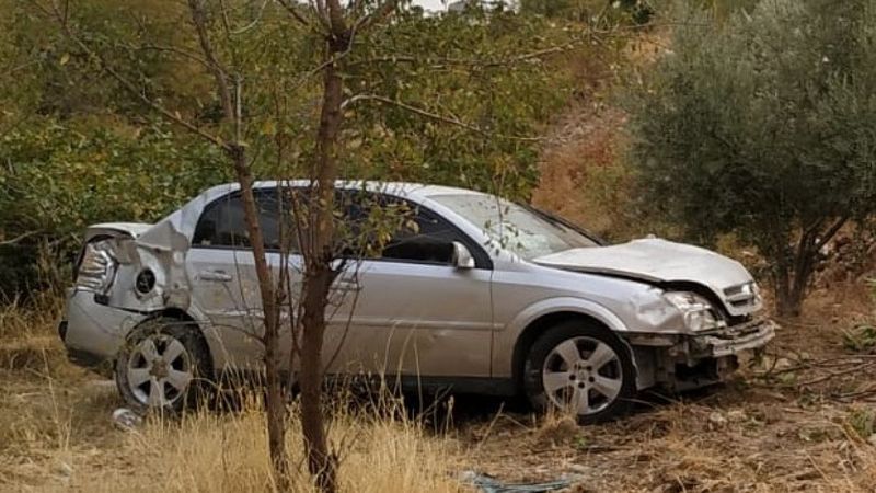 Adıyaman'da içerisinde bir ailenin olduğu otomobil şarampole yuvarlandı