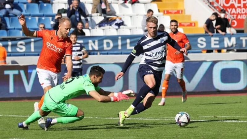 Kasımpaşa, Yeni Malatyaspor'u 2-0 mağlup etti