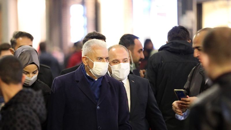 Binali Yıldırım ve Mustafa Varank, İstiklal'de gezdi