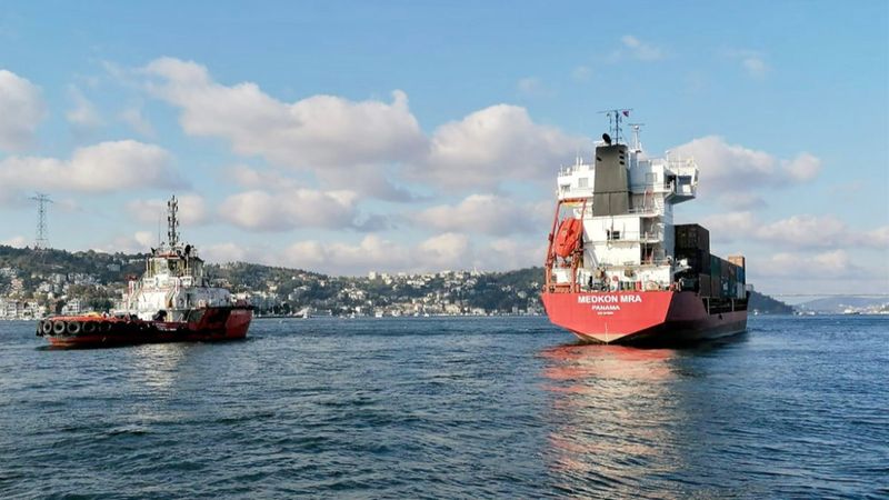İstanbul Boğazı'nda kargo gemisi sürüklendi