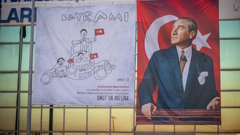 İzmir depreminde hayatını kaybeden Umut'un çizdiği 'Cumhuriyet' resmi