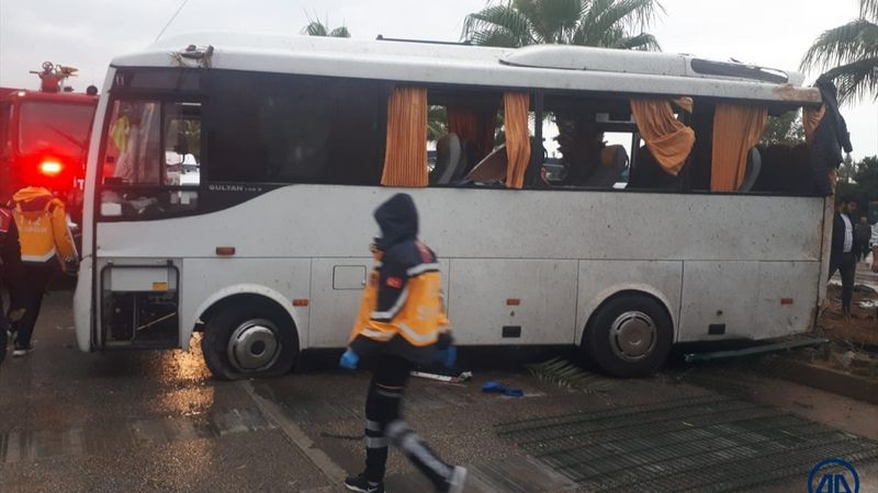 Antalya’da tur midibüsü kaza yaptı: 8 Rus turist yaralı