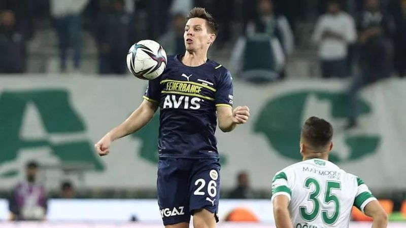 Fenerbahçe'de 3 futbolcu ceza sınırında