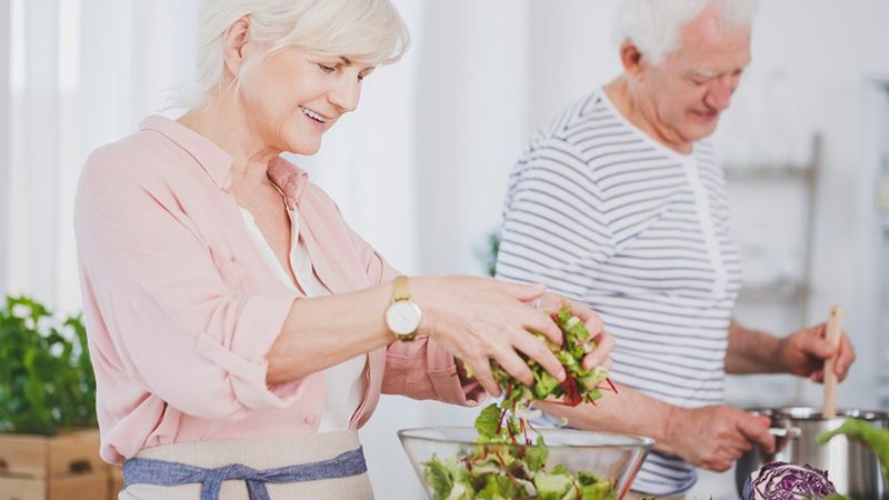 Yaşlılıkta sağlıklı kalmak için beslenme önerileri