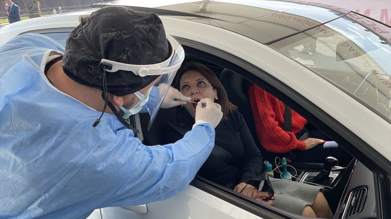 Türkiye'de ilk 'araçta PCR testi' Samsun'da yapıldı