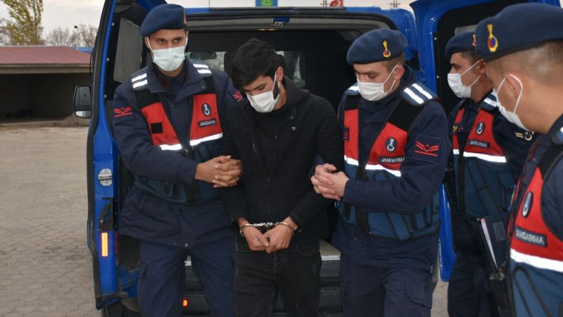 Sivas'taki adam kendisine hakaret eden komşusunu öldürdü