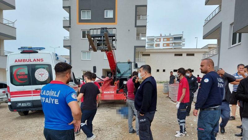 Osmaniye'deki inşaat bekçisi, vinç altında kalarak can verdi
